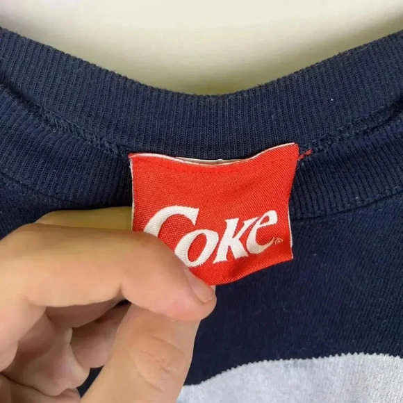 Vintage Coca-Cola Polar Bears Sweatshirt - Classic Graphic Design - Picture 6 of 7